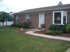 Cozy 3 Bedroom Home with Newer Roof and Windows in Sterling Heights, MI