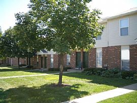 Nice 3 Bedroom Townhome with Ton of Storage - Near Great Schools in Saint Charles, MO (Photo 1 of 7)