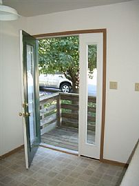 Nice 3 Bedroom Townhome with Ton of Storage - Near Great Schools in Saint Charles, MO (Photo 6 of 7)