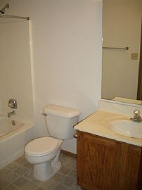 Nice 3 Bedroom Townhome with Ton of Storage - Near Great Schools in Saint Charles, MO (Photo 7 of 7)