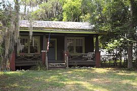 This Charming 1 Bedroom Duplex Home is Completely Renovated in Port Royal, SC