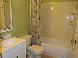 Delightful 2 Bedroom Condo in Woodlake Condominiums in San Mateo, CA (Photo 2 of 5)