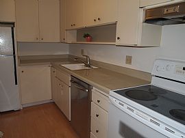 Delightful 2 Bedroom Condo in Woodlake Condominiums in San Mateo, CA (Photo 3 of 5)
