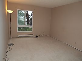 Delightful 2 Bedroom Condo in Woodlake Condominiums in San Mateo, CA (Photo 4 of 5)