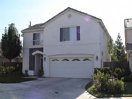 Astonishing 3 Bedroom Home in Gate Community in Fresno, CA