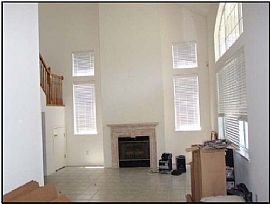 Astonishing 3 Bedroom Home in Gate Community in Fresno, CA (Photo 3 of 6)