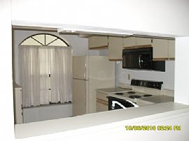 Impressive 2 Bedroom Townhouse with Screened Patio - $695 in Sanford, FL (Photo 3 of 11)