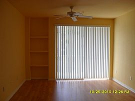 Excellent 3 Bedroom Townhouse with Screened Patio - $895 in Orlando, FL (Photo 2 of 9)