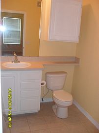 Excellent 3 Bedroom Townhouse with Screened Patio - $895 in Orlando, FL (Photo 6 of 9)