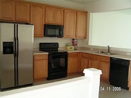 Lovely 3 Bedroom Townhouse with 1 Car Garage - $995 in Sanford, FL (Photo 3 of 8)