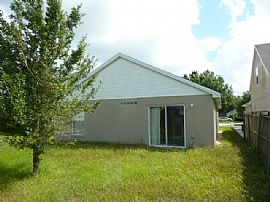 Appealing 3 Bedroom Home with 2 Car Garage - $1195 in Orlando, FL (Photo 10 of 10)