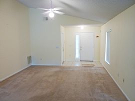 Appealing 3 Bedroom Home with 2 Car Garage - $1195 in Orlando, FL (Photo 2 of 10)