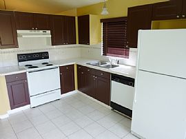 Appealing 3 Bedroom Home with 2 Car Garage - $1195 in Orlando, FL (Photo 4 of 10)