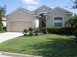 Beautiful 3 Bedroom Home with Cathedral Ceilings  in Lakewood Ranch, FL