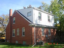 Pleasant 2 Bedroom Home in Lower Unit - Near Downtown in Birmingham, MI (Photo 2 of 5)