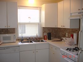 Pleasant 2 Bedroom Home in Lower Unit - Near Downtown in Birmingham, MI (Photo 3 of 5)