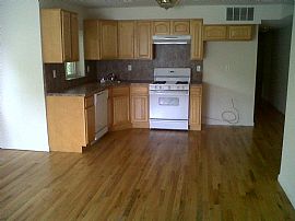 Lovely 2 Bedroom Home with Hardwood Floors in Staten Island, NY