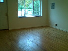 Lovely 2 Bedroom Home with Hardwood Floors in Staten Island, NY (Photo 2 of 4)