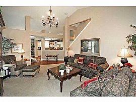 Low Maintenance 3 Bedroom Condo Near I-65 in Greenwood, IN (Photo 2 of 6)