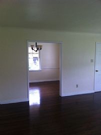 Beautiful 2 Bedroom Single Home on Huge Lot  in Long Beach, CA (Photo 3 of 10)