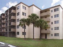 1 Bedroom Home with Great Special in Sunrise, FL (Photo 3 of 10)