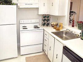 1 Bedroom Home with Great Special in Sunrise, FL (Photo 7 of 10)