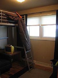Cozy Room in 4 Bedroom Home for Rent - Near PSU in Altoona, PA (Photo 2 of 5)