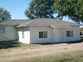 Marvelous 3 Bedroom Home with Large Spacious Rooms in Kemp, TX