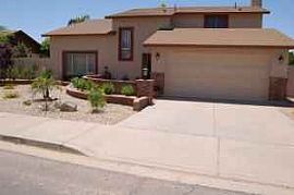 Gorgeous 4 Bedroom Home with Vaulted Ceilings in Mesa, AZ