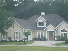 Quaint 3 Bedroom Home with Fireplace on Wooded Lot in Bluffton, SC