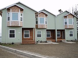 New 3 Bedroom Townhouse with New Hardwood Floors in Netarts, OR