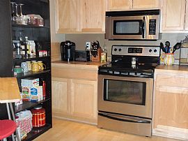 Modern 2 Bedroom Townhouse with Garage in Chanhassen, MN (Photo 2 of 6)