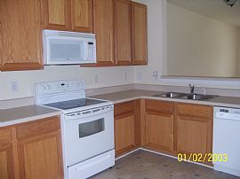 Immaculate 2 Bedroom Townhouse with Brick Front in Raleigh, NC (Photo 3 of 6)