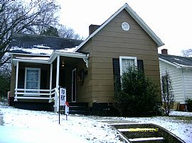 Refreshing 2 Bedroom Home - Available Dec. 15th 2010 in Knoxville, TN