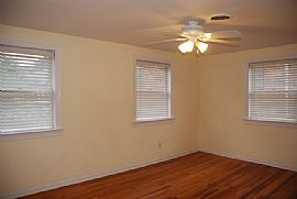 Nice 2 Bedroom Townhouse in Cameron Village - $400 Off! in Raleigh, NC (Photo 1 of 7)