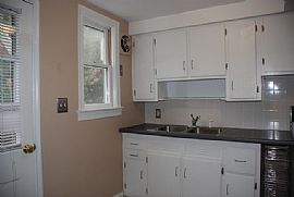 Nice 2 Bedroom Townhouse in Cameron Village - $400 Off! in Raleigh, NC (Photo 5 of 7)