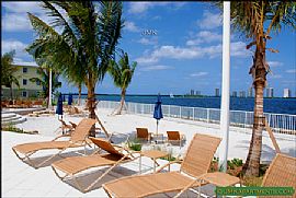 Amazing 2 Bedroom Luxury Apartment on Waterfront  in West Palm Beach, FL (Photo 2 of 9)