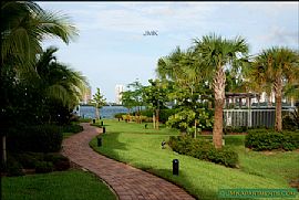 Amazing 2 Bedroom Luxury Apartment on Waterfront  in West Palm Beach, FL (Photo 3 of 9)