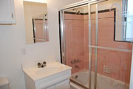 Spacious 1 Bedroom Apartment in Culver City/mdr Adjacent in Los Angeles, CA (Photo 4 of 12)