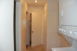 Spacious 1 Bedroom Apartment in Culver City/mdr Adjacent in Los Angeles, CA (Photo 6 of 12)
