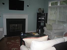 Superb 3 Bedroom Brick Townhome Near Wrigh'Ville Bch and Uncw in Wilmington, NC (Photo 2 of 3)