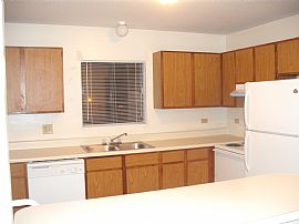 Nice 2 Bedroom Condo - Freshly Painted and Brand New Carpet in Glendale Heights, IL (Photo 6 of 10)