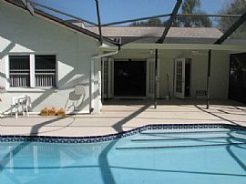 Beautiful 2 Bedroom Pool Home with Bonus Out Building in Largo, FL (Photo 2 of 3)