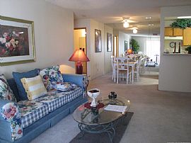 Convenient 1 Bedroom Apartment with Washer and Dryer in Las Vegas, NV (Photo 2 of 8)