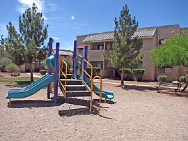 Convenient 1 Bedroom Apartment with Washer and Dryer in Las Vegas, NV (Photo 4 of 8)