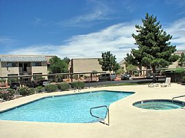 Convenient 1 Bedroom Apartment with Washer and Dryer in Las Vegas, NV (Photo 5 of 8)