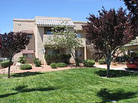 Convenient 1 Bedroom Apartment with Washer and Dryer in Las Vegas, NV (Photo 7 of 8)