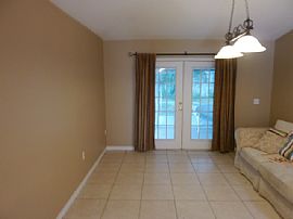 Delightful 3 Bedroom Home with 2 Car Garage - $1095 in Apopka, FL (Photo 3 of 11)