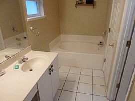 Delightful 3 Bedroom Home with 2 Car Garage - $1095 in Apopka, FL (Photo 6 of 11)