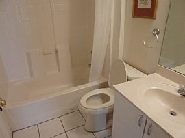 Delightful 3 Bedroom Home with 2 Car Garage - $1095 in Apopka, FL (Photo 9 of 11)